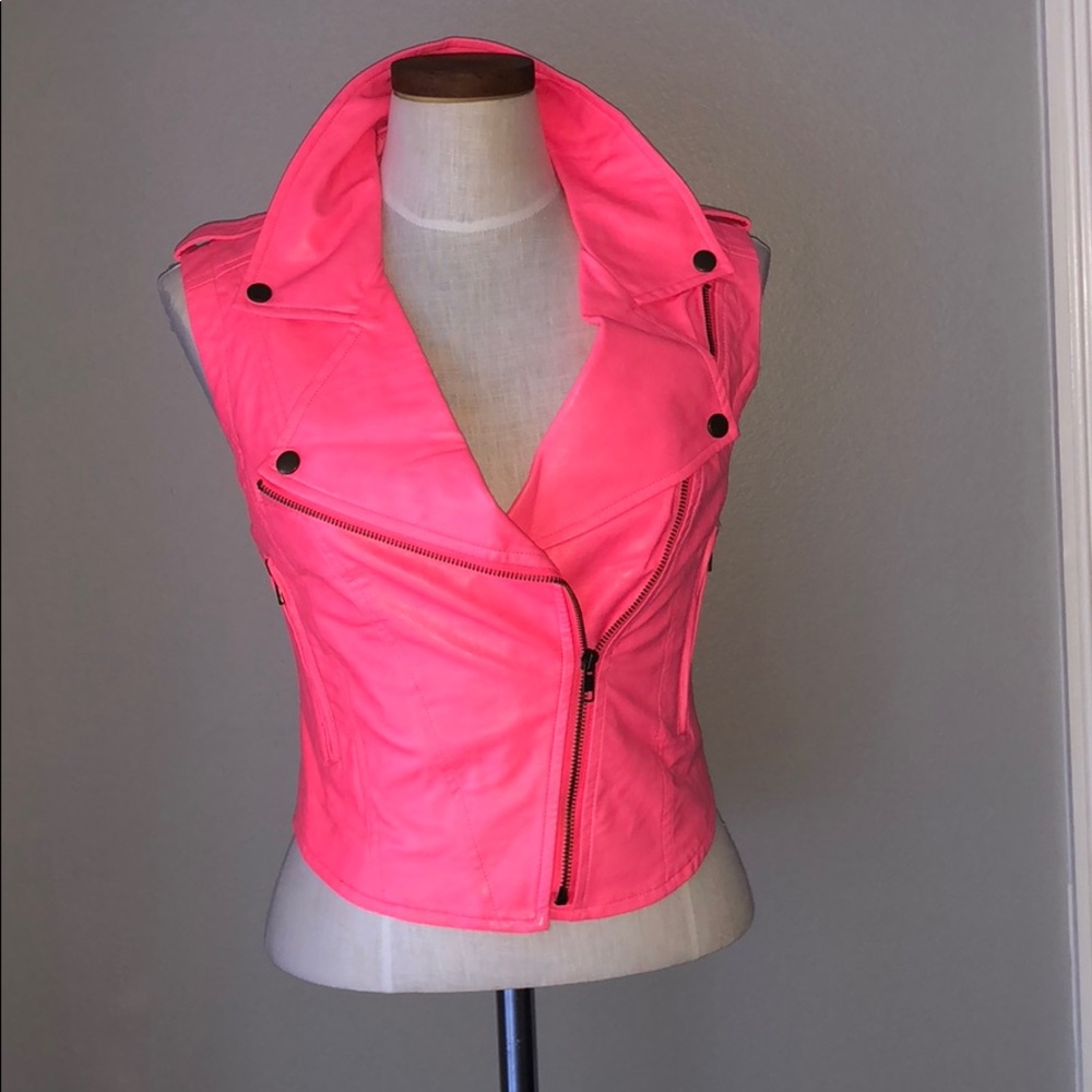 Astr  vest